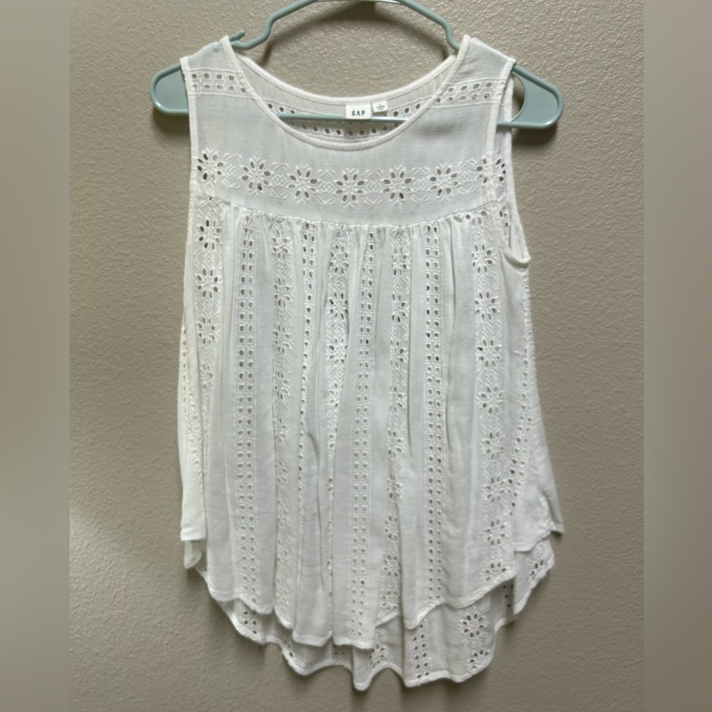 Gap, tank, white with pleats for a cool comfy feel on a hot day!